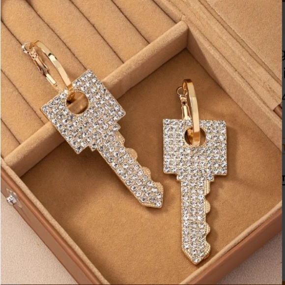 9J: Large Chic Boho-Inspired Rhinestone Embossed Dangle Key Earrings, NWOT - Picture 2 of 6